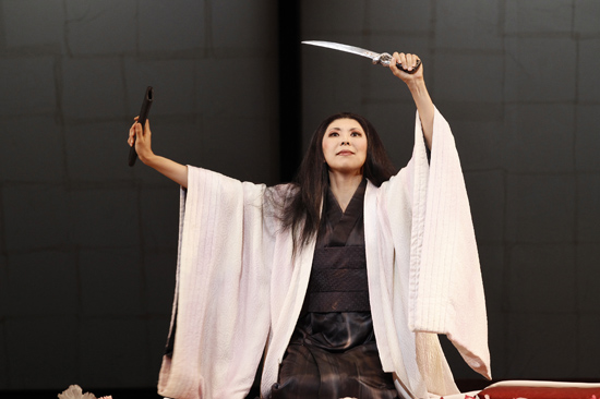 Hiromi Omura as Cio Cio San in Opera Australias MADAMA BUTTERFLY MS12. Photo by Jeff Busby 1793