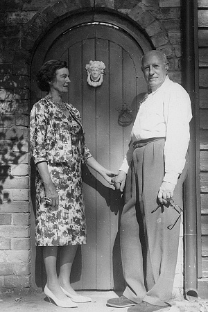 Joan and Daryl Lindsay at Mulberry Hill (National Trust of Australia [Victoria}, Mulberry Hill [MH4098], courtesy of Text Publishing)