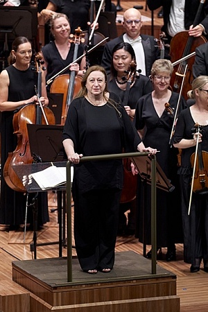 Simone Young conducts Die Walküre (photograph by Jay Patel and courtesy of Sydney Symphony Orchestra) 