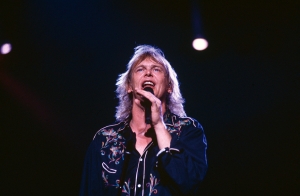 John Farnham at the Chain Reaction concert, 1990 (copyright Serge Thomann).