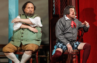 Warwick Fyfe as Hans Sachs and Christopher Hillier as Sixtus Beckmesser (courtesy of Melbourne Opera)